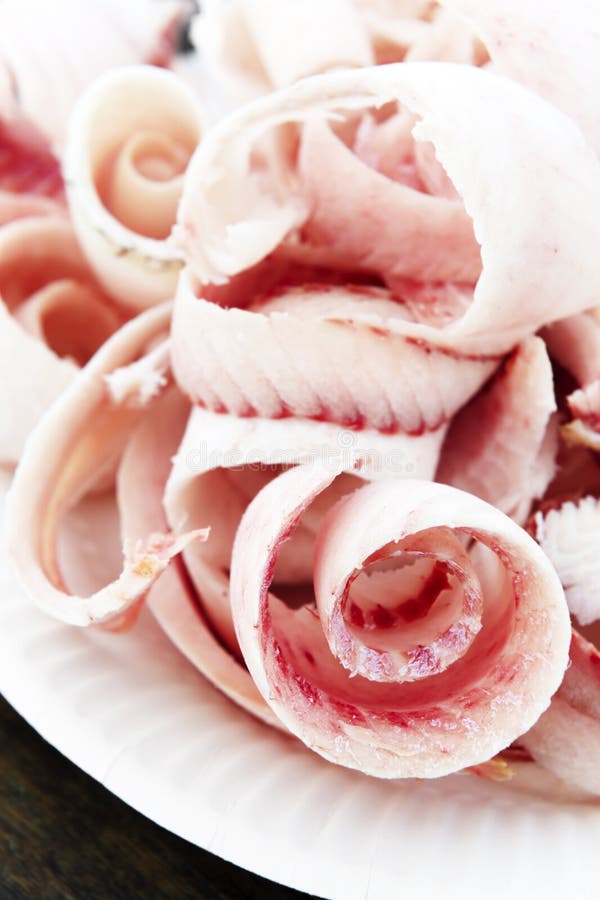 Stroganina ist Schnitzel von rohen gefrorenen Fischen lizenzfreie stockbilder Stroganina ist Schnitzel von rohen gefrorenen Fischen lizenzfreie stockbilder