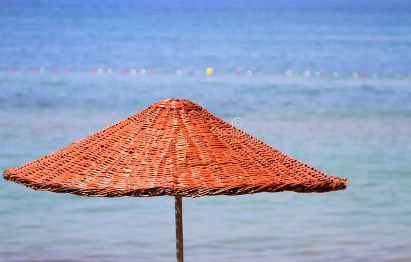 Download Strohregenschirm stockfoto. Bild von relax, entspannung - 26354000