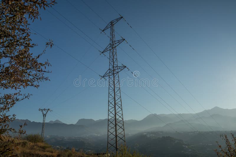 Strompylonfernleitungen lizenzfreie stockfotografie Strompylonfernleitungen lizenzfreie stockfotografie