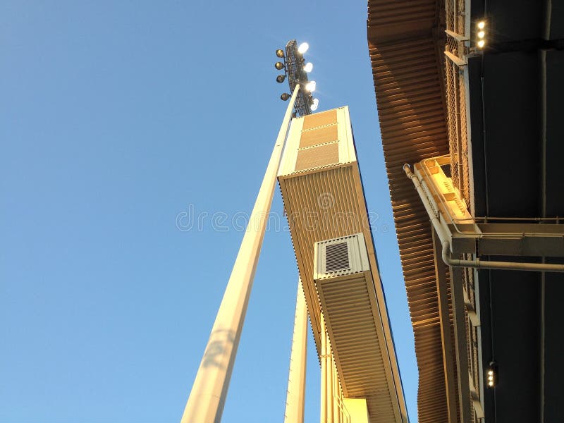 Structura turnului de oțel la stadionul de baseball din punct de vedere geometric stock images