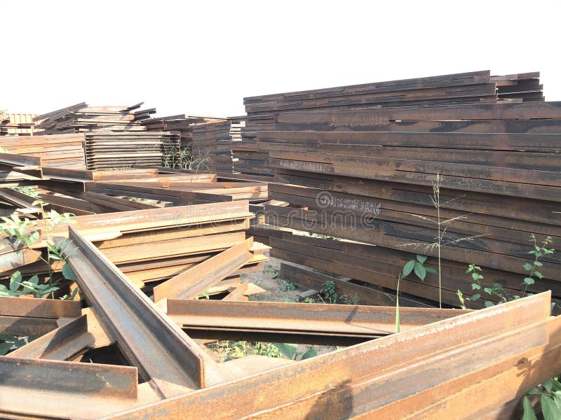 Structural Steel Pipe Supports with Sandwich Panel Roof for Car Parking