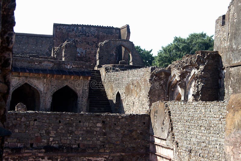 Structure near Hindola Mahal, Mandu