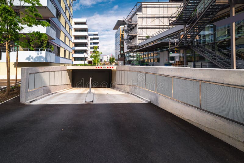 Structure Building of Underground Tunnel for Vehicle Car To Entrance