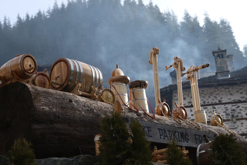 Strumenti fatti a mano ed utensili della famiglia fatti di legno immagine stock libera da diritti Strumenti fatti a mano ed utensili della famiglia fatti di legno immagine stock libera da diritti