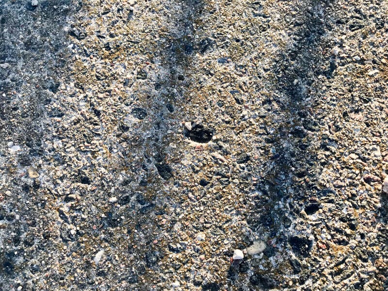 Struttura di calcestruzzo poroso di pietra grigio con le strisce di ombra I cenni storici fotografia stock libera da diritti Struttura di calcestruzzo poroso di pietra grigio con le strisce di ombra I cenni storici fotografia stock libera da diritti