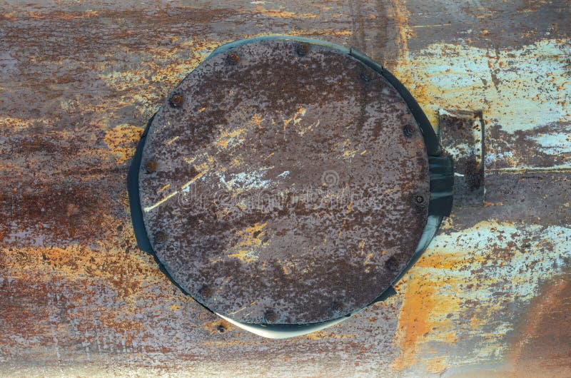 Struttura, metallo arrugginito, tubo con una covata chiusa immagine stock libera da diritti Struttura, metallo arrugginito, tubo con una covata chiusa immagine stock libera da diritti