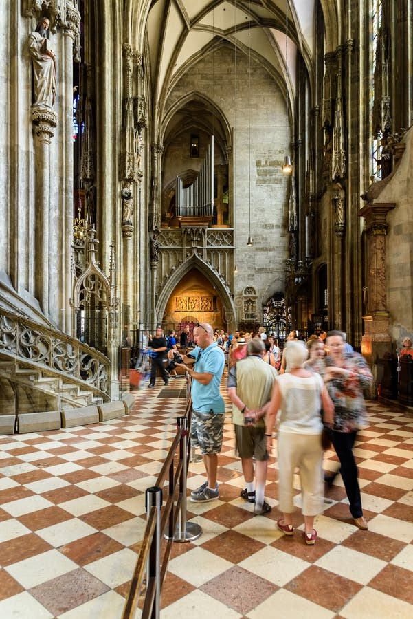 Sts Stephen domkyrka (Stephansdom) i Wien royaltyfri bild Sts Stephen domkyrka (Stephansdom) i Wien royaltyfri bild