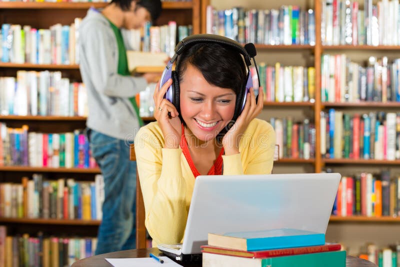 Woman in libary with laptop royalty free stock photos Woman in libary with laptop royalty free stock photos