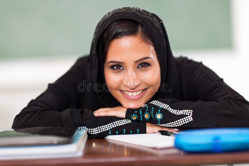 Studentessa musulmana fotografia stock libera da diritti Studentessa musulmana fotografia stock libera da diritti