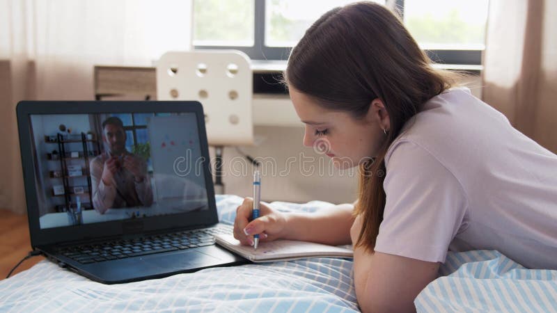 Studentin mit Laptop-Lernen zu Hause