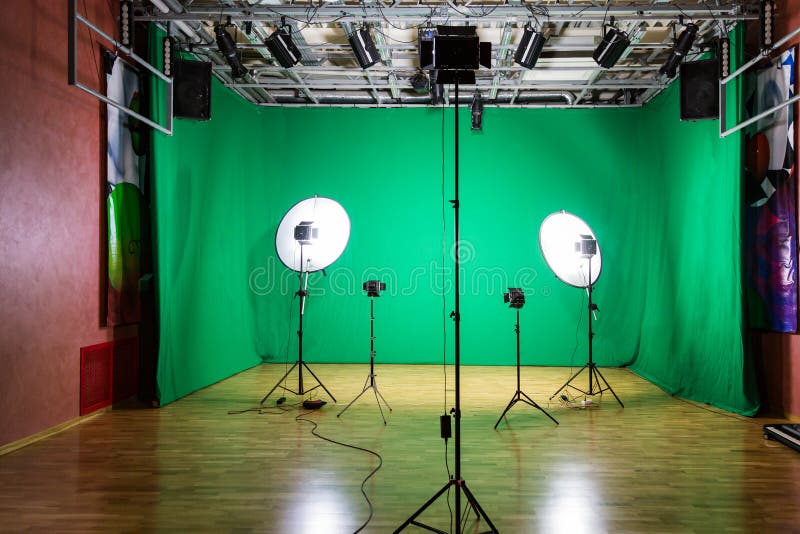 Studio for Movies là một khoản đầu tư lớn cho các nhà sản xuất phim. Nơi đây chứa đựng rất nhiều thiết bị chuyên nghiệp và tài nguyên để thực hiện các dự án phim của bạn một cách hoàn hảo. Xem hình ảnh liên quan đến từ khóa này để tham quan một studio thú vị và đầy sáng tạo.