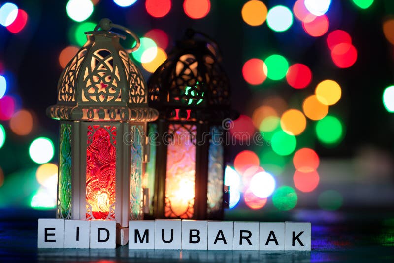Studioaktiveringsskott av den tända lyktan - visa begreppsmässig eidmubarak beröm royaltyfri fotografi Studioaktiveringsskott av den tända lyktan - visa begreppsmässig eidmubarak beröm royaltyfri fotografi
