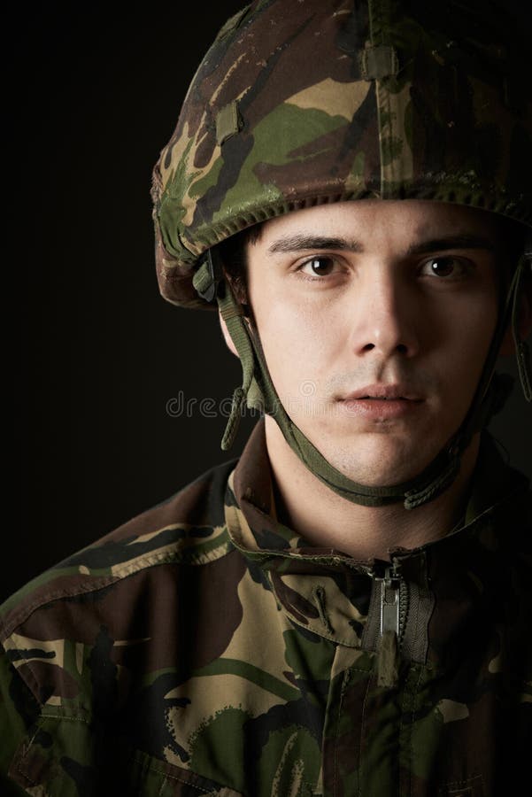 Studioportret van Militair In Uniform royalty-vrije stock foto Studioportret van Militair In Uniform royalty-vrije stock foto