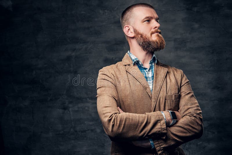 Studiostående av den skäggiga mannen för rödhårig man royaltyfri bild Studiostående av den skäggiga mannen för rödhårig man royaltyfri bild