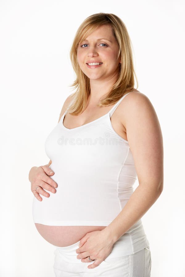 Studiostående av 7 månader bärande vit för gravid kvinna arkivbild Studiostående av 7 månader bärande vit för gravid kvinna arkivbild