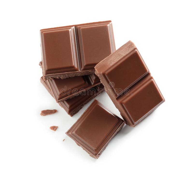 Stukken van smakelijke melkchocola op witte achtergrond stock afbeelding Stukken van smakelijke melkchocola op witte achtergrond stock afbeelding