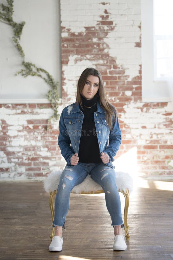 Pose For Girls In Jeans, jeans girl HD wallpaper | Pxfuel