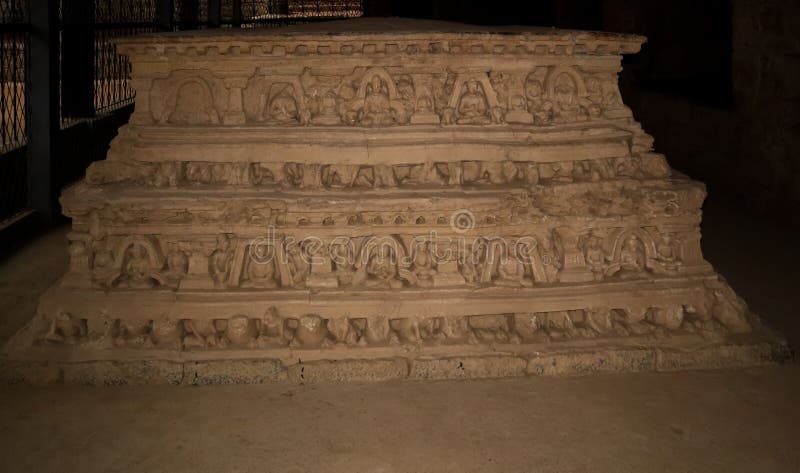 Stupa p? Jaulian f?rd?rvade den buddistiska kloster, Haripur, Pakistan En plats f?r UNESCO-v?rldsarv royaltyfri bild Stupa p? Jaulian f?rd?rvade den buddistiska kloster, Haripur, Pakistan En plats f?r UNESCO-v?rldsarv royaltyfri bild