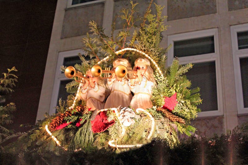 Stuttgart, Deutschland- 19. Dezember 2010: Weihnachtsmarkt, Engel stockbilder Stuttgart, Deutschland- 19. Dezember 2010: Weihnachtsmarkt, Engel stockbilder