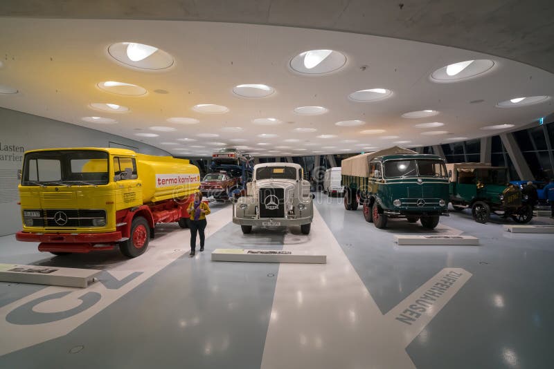 STUTTGART, DUITSLAND - DECEMBER 30, 2018: Binnenland van museum royalty-vrije stock afbeelding STUTTGART, DUITSLAND - DECEMBER 30, 2018: Binnenland van museum royalty-vrije stock afbeelding