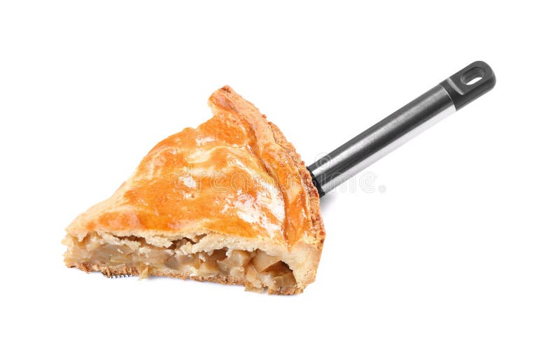Stycke av den smakliga hemlagade äppelpajen med skyffeln på vit bakgrund arkivbild Stycke av den smakliga hemlagade äppelpajen med skyffeln på vit bakgrund arkivbild