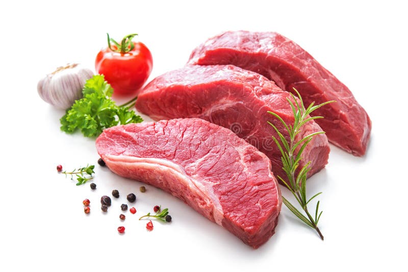 Stycken av rått kött för steknötkött med ingredienser fotografering för bildbyråer