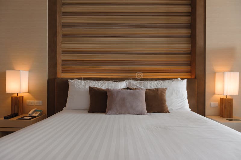 Style moderne de conception intérieure de chambre à coucher photographie stock Style moderne de conception intérieure de chambre à coucher photographie stock