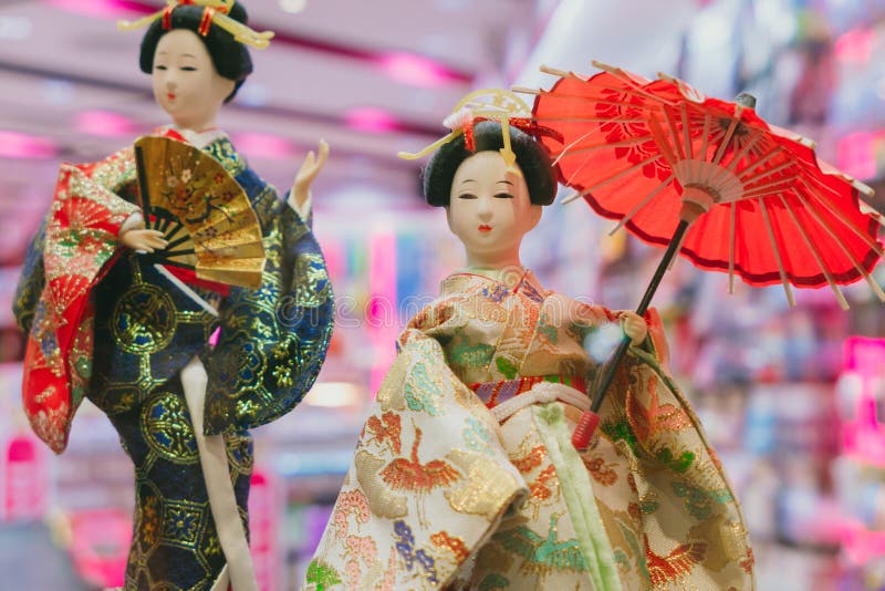 Style traditionnel de robe du Japon de culture de poupées japonaises de geisha