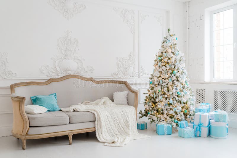Stylish Christmas interior with an elegant sofa. Comfort home. Presents gifts underneath the tree in living room stock photography Stylish Christmas interior with an elegant sofa. Comfort home. Presents gifts underneath the tree in living room stock photography