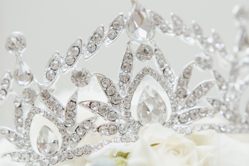 Stylish Jewelry Diadem with Brilliant Diamond royalty free stock photos Stylish Jewelry Diadem with Brilliant Diamond royalty free stock photos