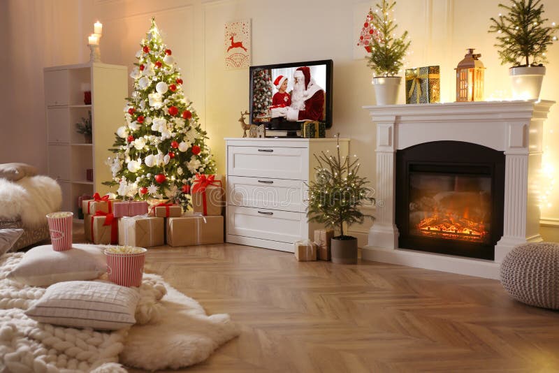 Cùng chiêm ngưỡng hình ảnh cảnh nền phòng khách mang đậm không khí Giáng Sinh. Chiếc cây thông khổng lồ, những bông tuyết bay len từ khắp nơi, tất cả tạo nên một không gian sống động và ấm áp.