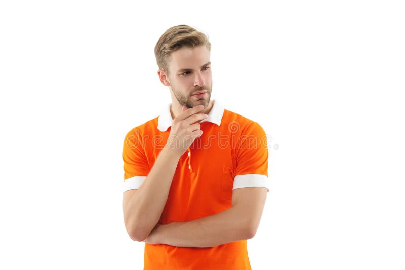 Stylowy portret młodego mężczyzny. Ludowy styl człowieka. Facet ma stylową koszulkę letnią. Młody mężczyzna ubrany w zwykłą koszul obraz stock