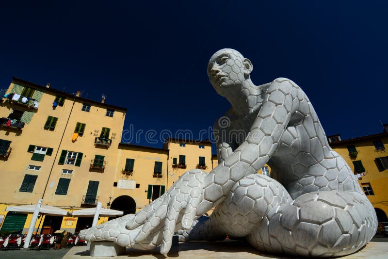 Städtische Kunst durch Rabarama in Lucca, Toskana, Italien. lizenzfreie stockfotografie Städtische Kunst durch Rabarama in Lucca, Toskana, Italien. lizenzfreie stockfotografie