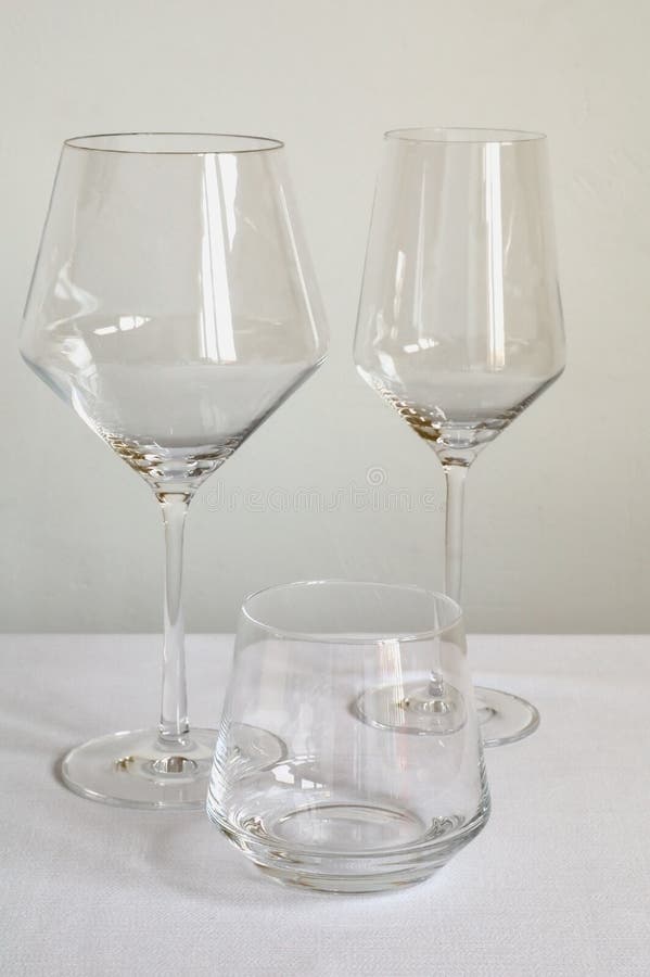 ställ in wineglasses royaltyfri fotografi ställ in wineglasses royaltyfri fotografi