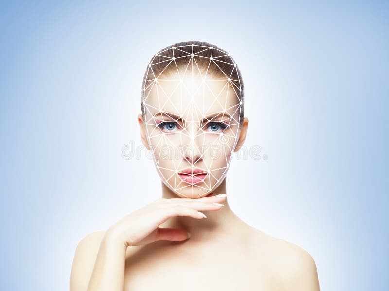 Stående av den attraktiva kvinnan med ett scnanning raster på hennes framsida FramsidaID, säkerhet, ansikts- erkännande, framtida