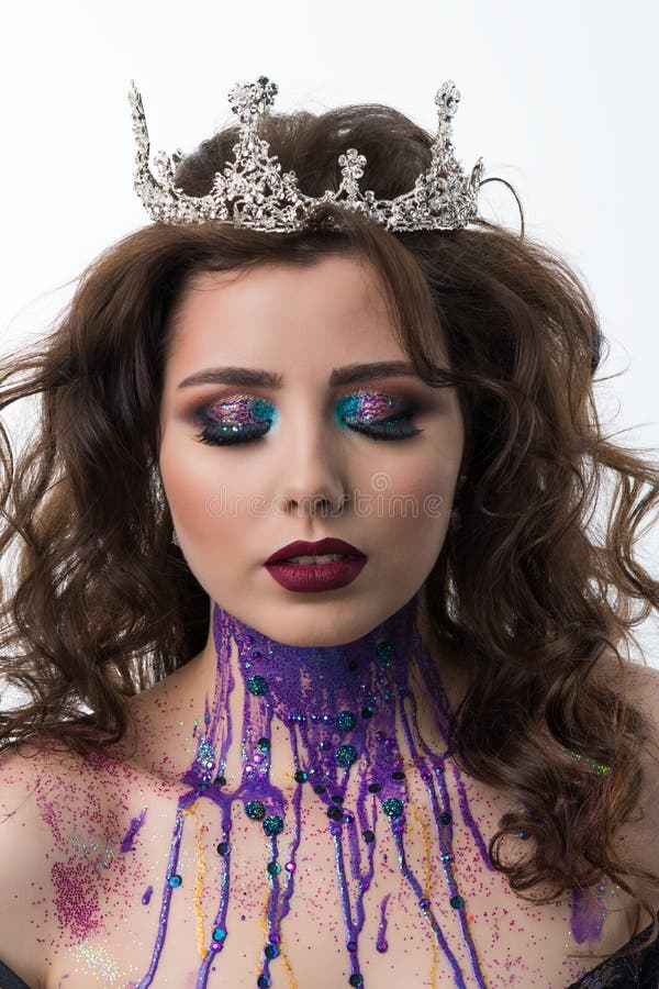 Stående av den härliga kvinnamodellen med yrkesmässig makeup fotografering för bildbyråer Stående av den härliga kvinnamodellen med yrkesmässig makeup fotografering för bildbyråer