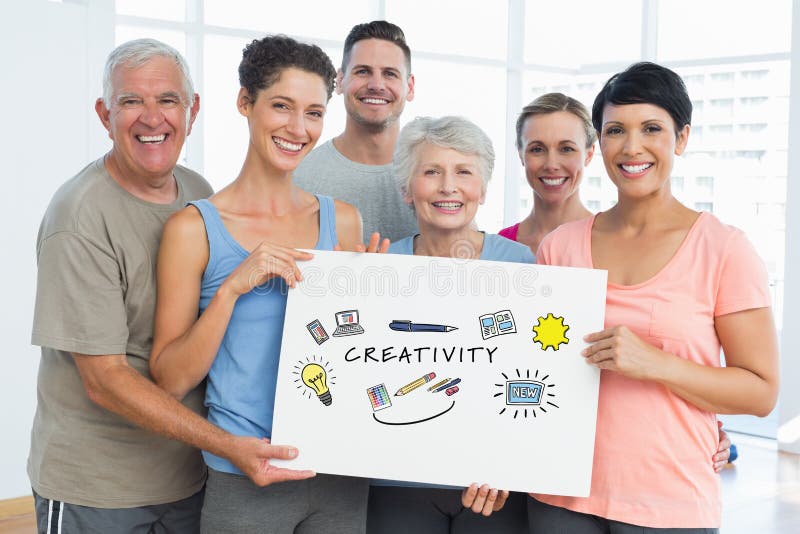 Stående av den hållande affischtavlan för familj med cretivitytext och olik icosn, medan stå hemma vektor illustrationer Stående av den hållande affischtavlan för familj med cretivitytext och olik icosn, medan stå hemma vektor illustrationer