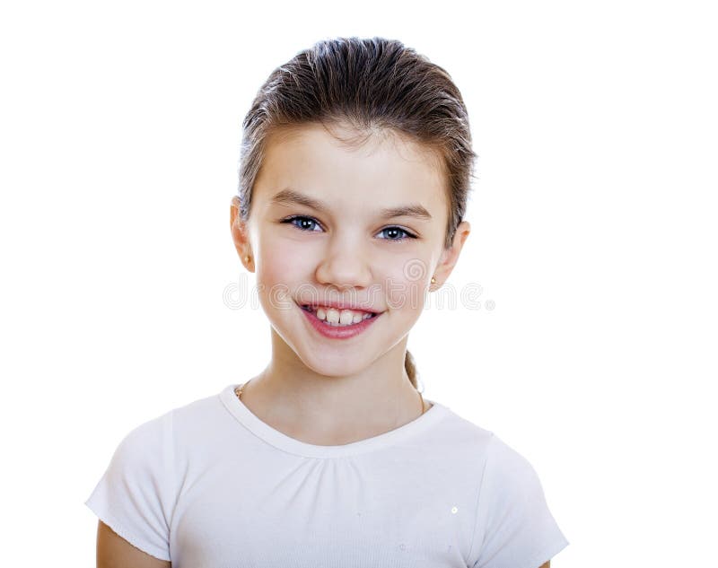 Stående av en charmig liten flicka som ler på kameran arkivfoto Stående av en charmig liten flicka som ler på kameran arkivfoto