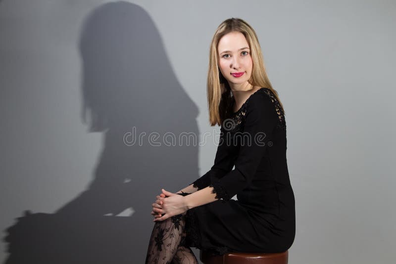 Stående av en flicka arkivfoto Stående av en flicka arkivfoto