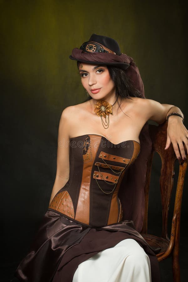 Stående av en härlig steampunkkvinna royaltyfri fotografi Stående av en härlig steampunkkvinna royaltyfri fotografi