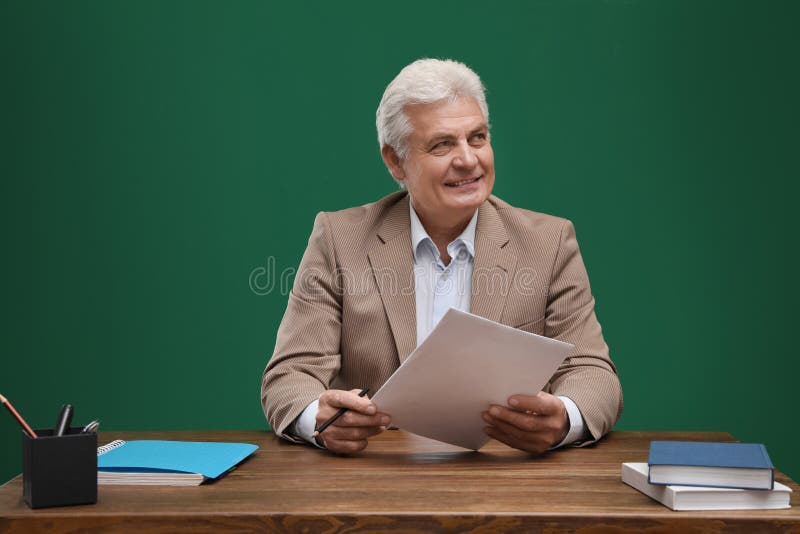 Stående av lektorn på tabellen arkivfoto Stående av lektorn på tabellen arkivfoto