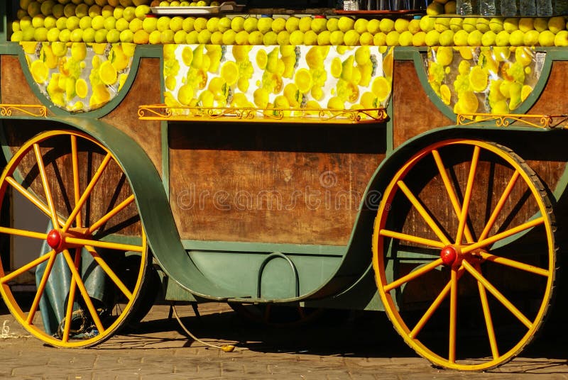 Stånd med frukter i Marrakesh. royaltyfri fotografi Stånd med frukter i Marrakesh. royaltyfri fotografi