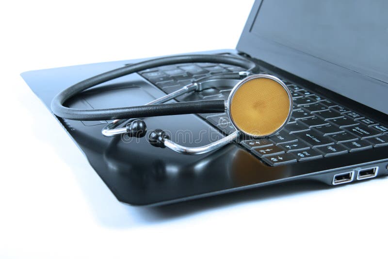 Stéthoscope sur un clavier d'ordinateur portatif photos libres de droits Stéthoscope sur un clavier d'ordinateur portatif photos libres de droits