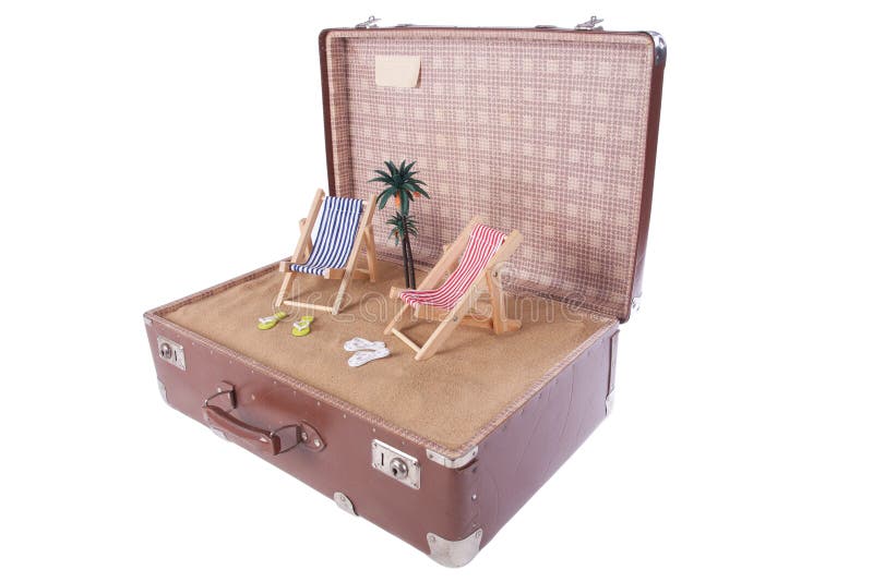 Stück des Strandes mit einer Palme in einem alten Koffer stockfotografie Stück des Strandes mit einer Palme in einem alten Koffer stockfotografie