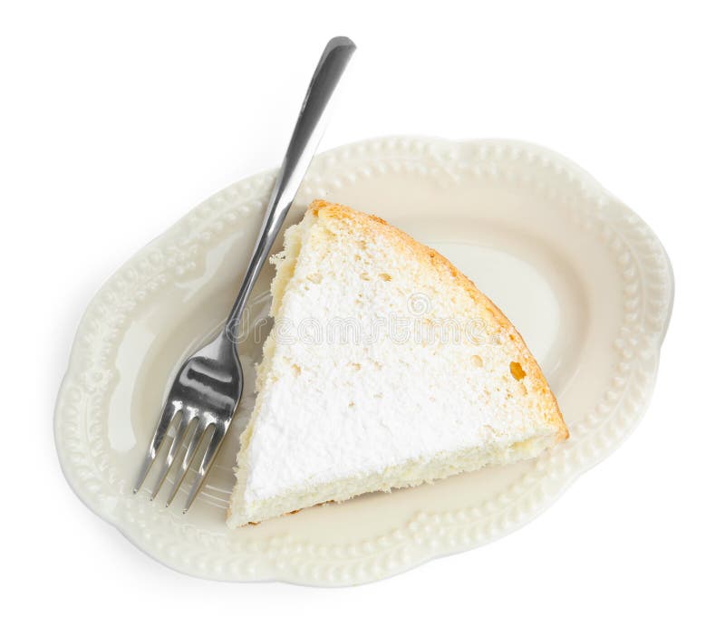 Stück köstlicher Biskuitkuchen mit Zuckerpulver und Gabel isoliert auf weißer Oberseite stockfotografie