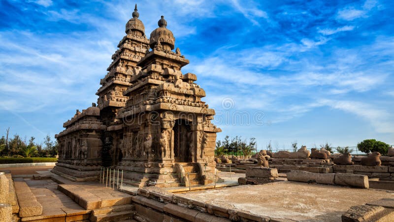 Stützen Sie Tempel in Mahabalipuram, Tamil Nadu, Indien unter
