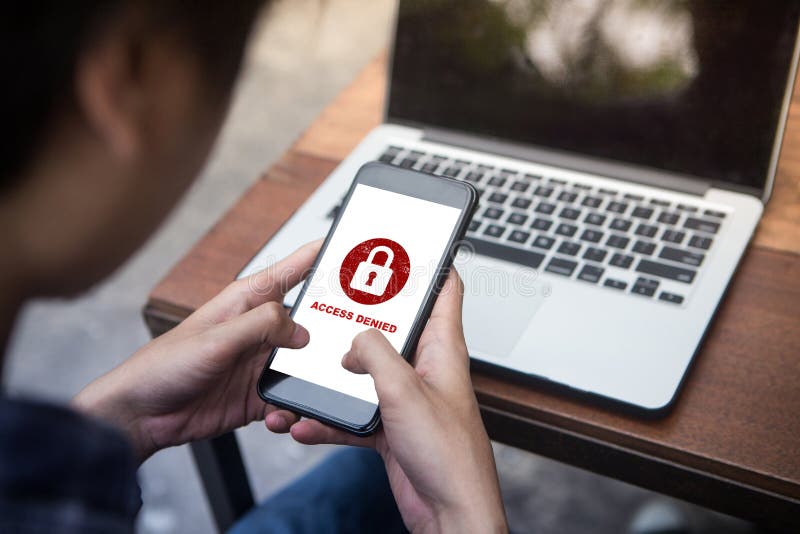 Su acceso se niega en el concepto de la pantalla del smartphone, sistema de seguridad de la protección imagenes de archivo
