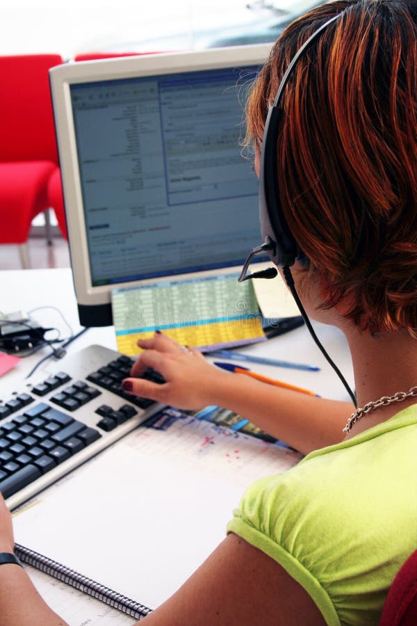 Su una call center fotografia stock libera da diritti Su una call center fotografia stock libera da diritti