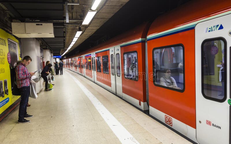 Subway Train Ready To Leave the Station Editorial Photography - Image ...