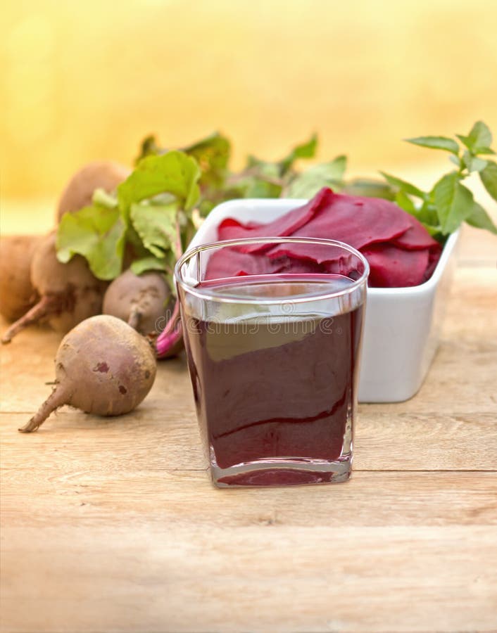 Succo della barbabietola fotografie stock libere da diritti Succo della barbabietola fotografie stock libere da diritti